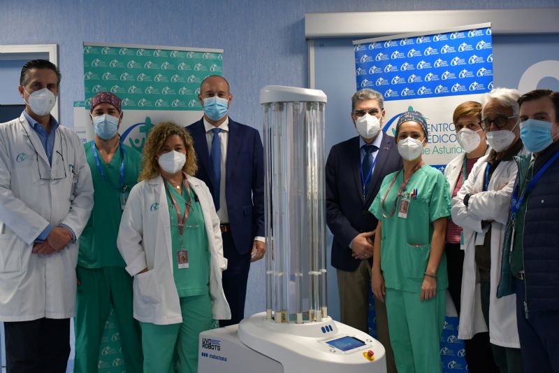 El Centro Mdico recibe la donacin del robot UVD para desinfeccin  por parte de la UE