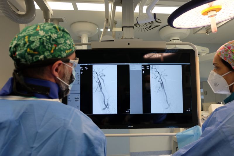 El Centro Mdico de Asturias implanta con xito el segundo stent carotdeo