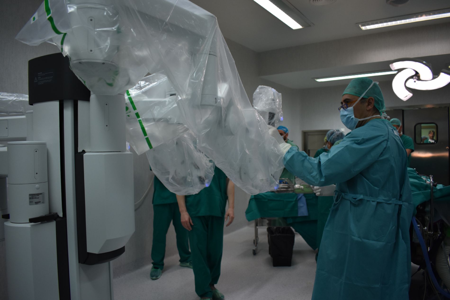 El Centro Mdico realiza la primera operacin con el Robot Da Vinci en Asturias