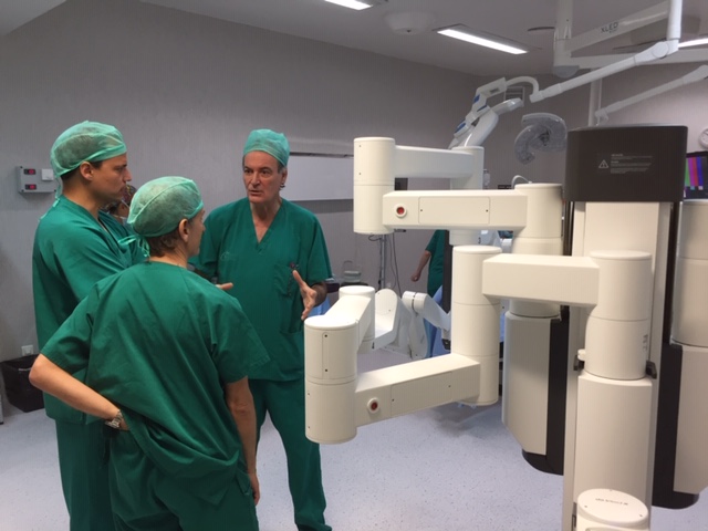 El Centro Mdico de Asturias sita a Urologa a la cabeza en ciruga con el Robot Da Vinci