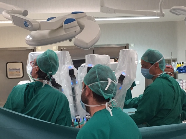 El Centro Mdico de Asturias sita a Urologa a la cabeza en ciruga con el Robot Da Vinci