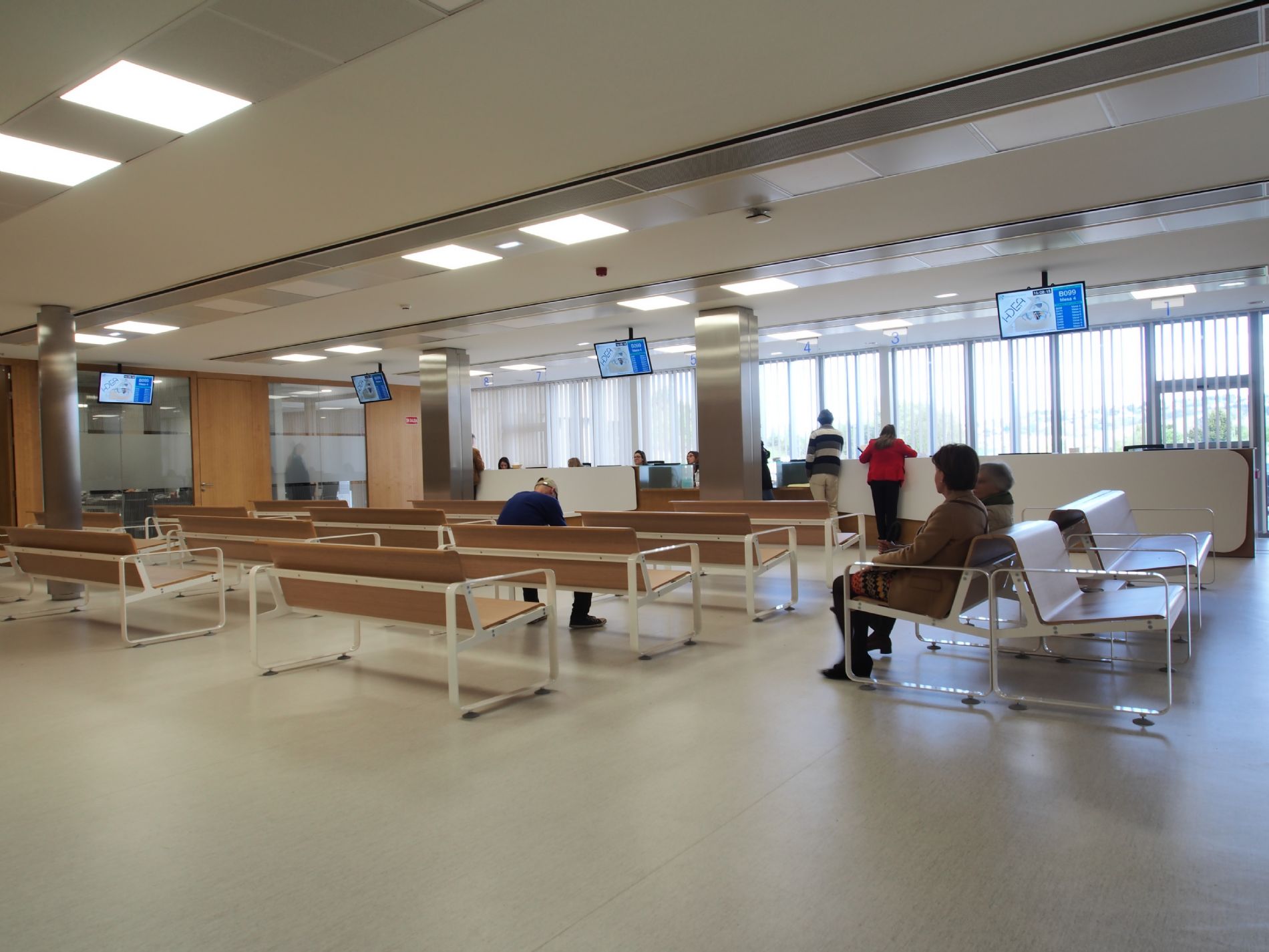 Sistema de admisin de pacientes en el hall principal del Centro Mdico.