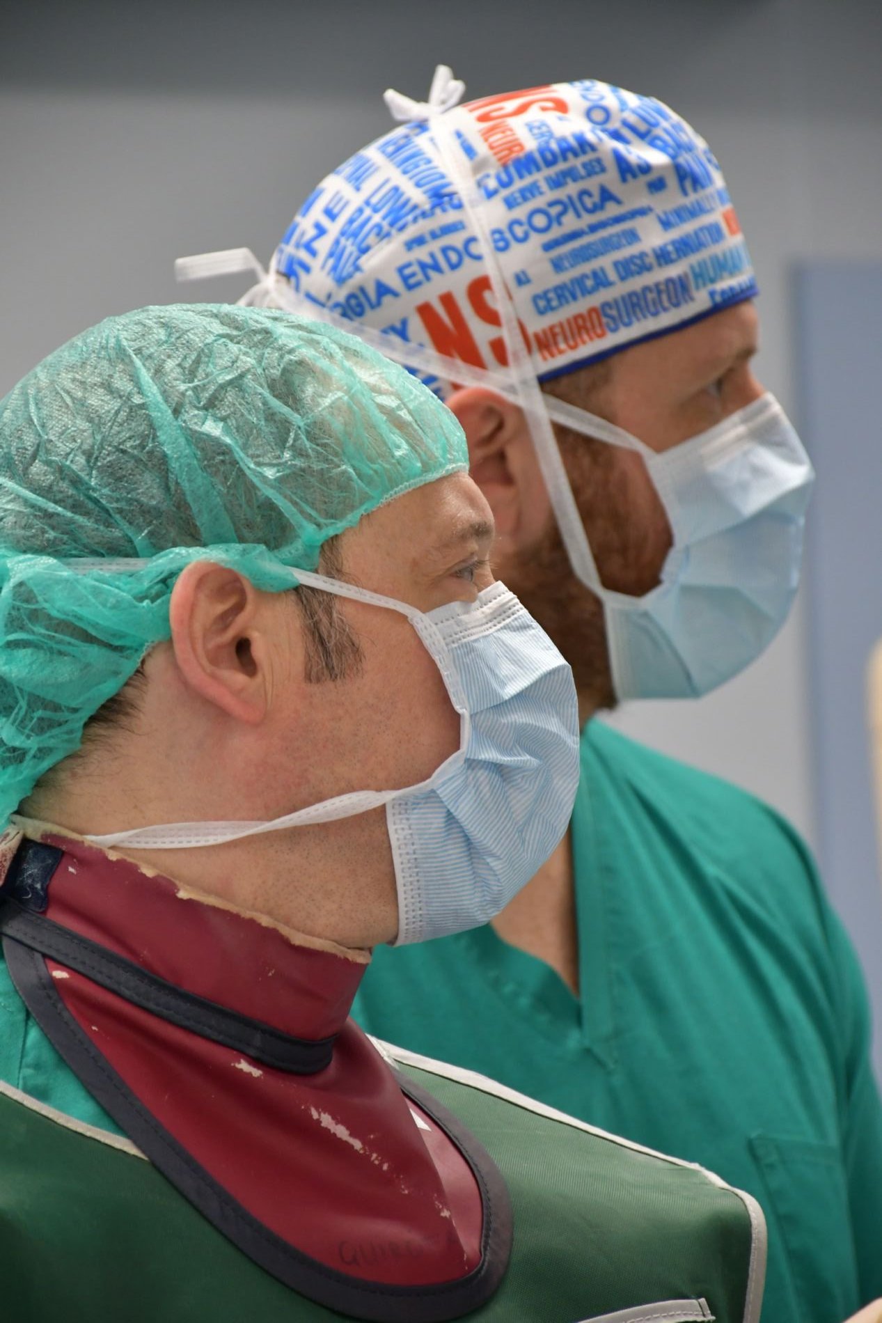 El Hospital Centro Mdico de Asturias realiza la primera ciruga de estenosis de canal mediante endoscopia biportal en Asturias