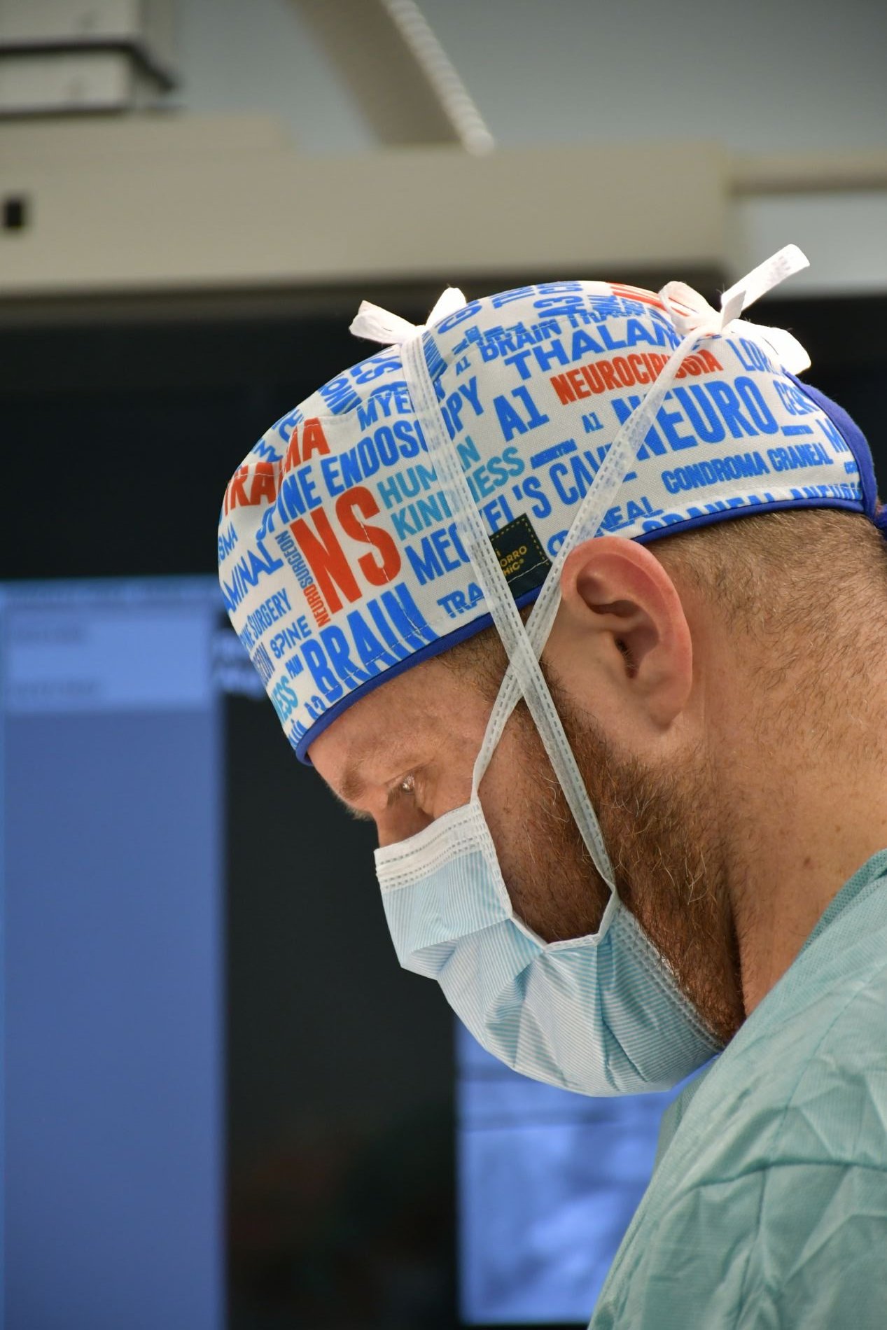El Hospital Centro Mdico de Asturias realiza la primera ciruga de estenosis de canal mediante endoscopia biportal en Asturias