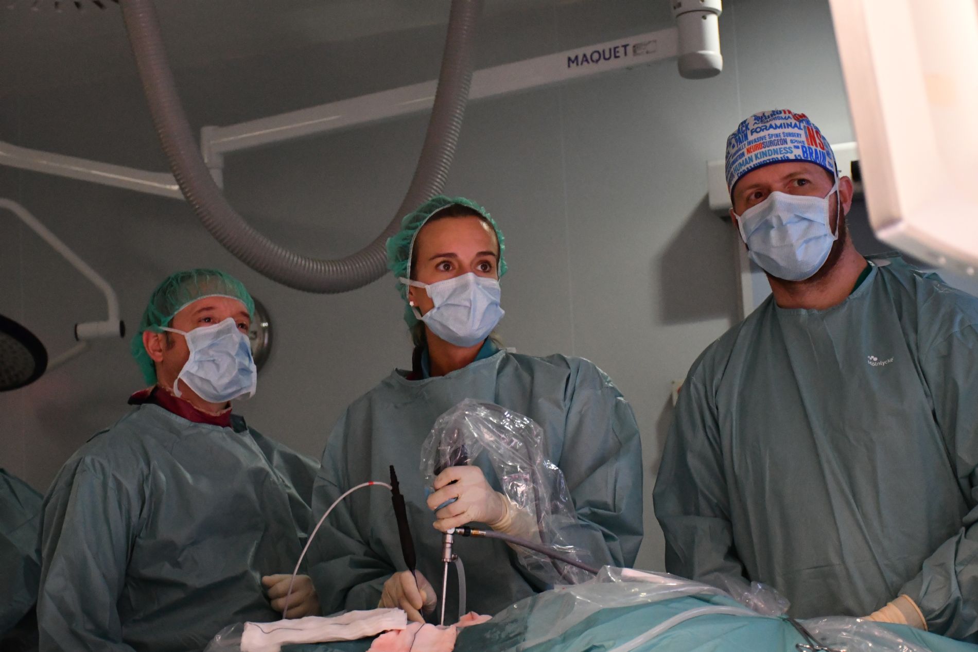 El Hospital Centro Mdico de Asturias realiza la primera ciruga de estenosis de canal mediante endoscopia biportal en Asturias