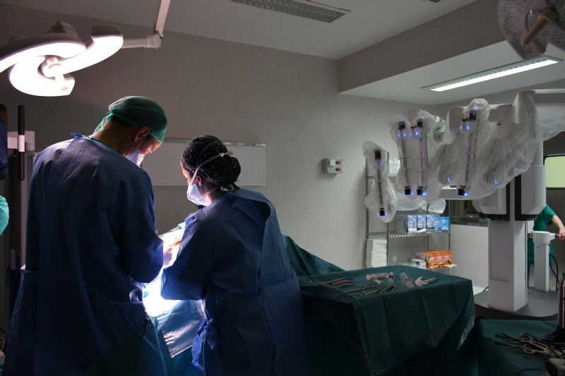 Urologa completa su operacin robtica nmero 33