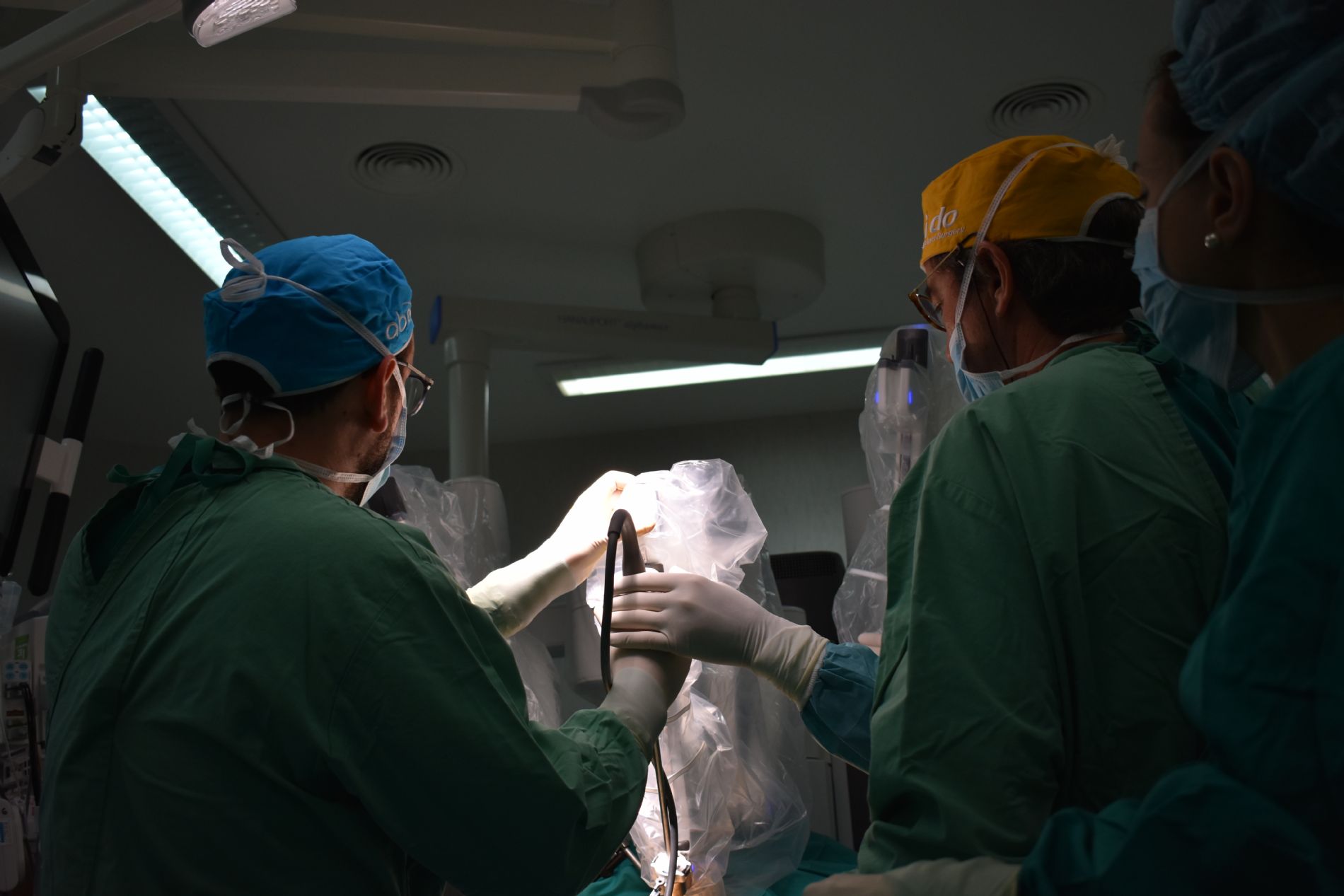El Centro Médico realiza la primera operación con el Robot Da Vinci en Asturias