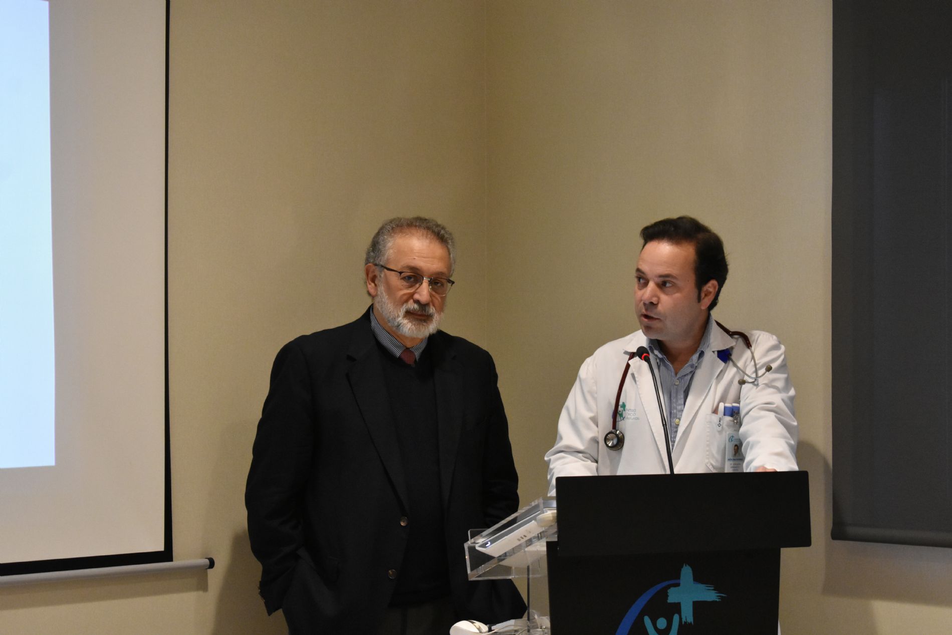 Sesión clínica de Daniel López-Acuña sobre el Coronavirus