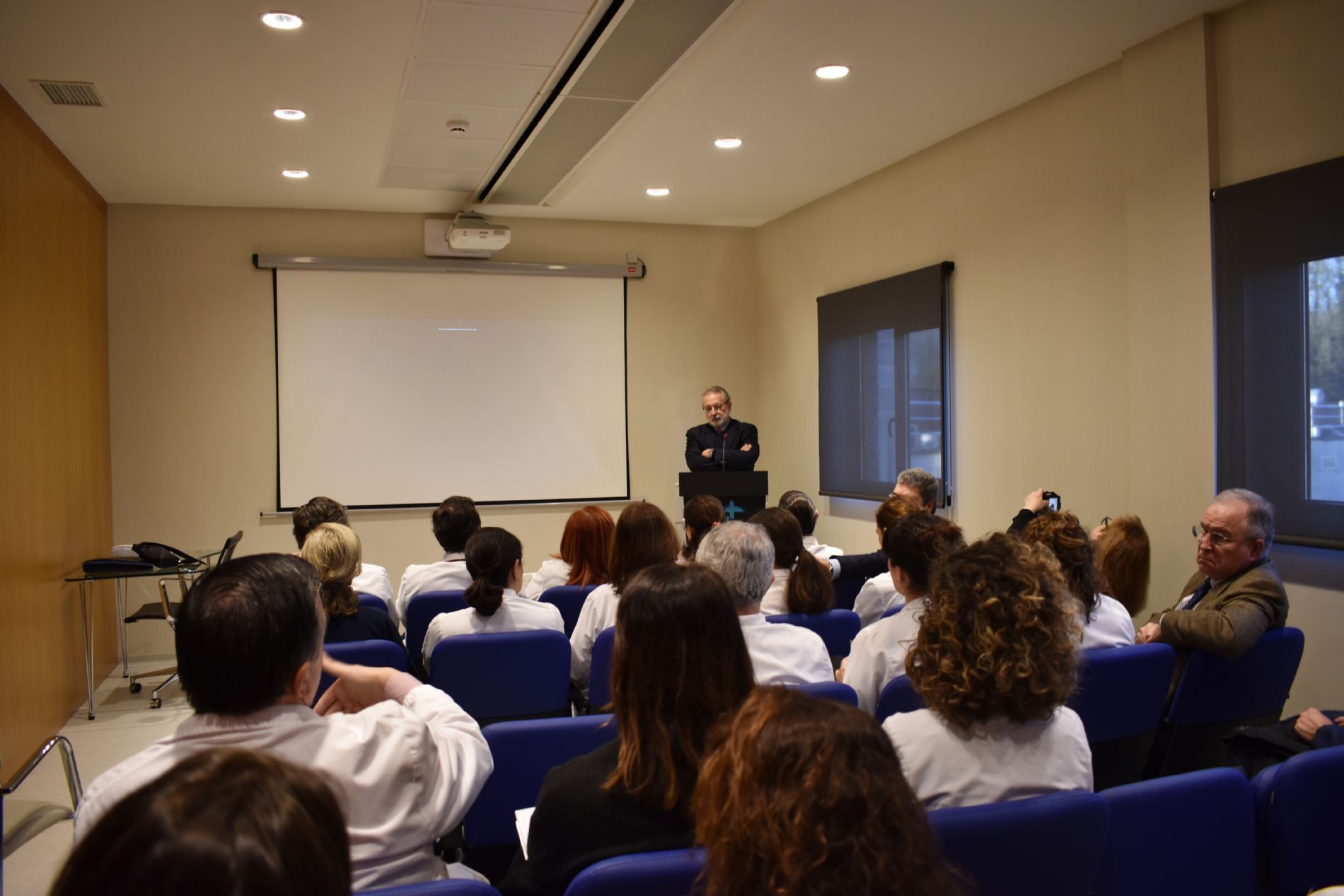Sesión clínica de Daniel López-Acuña sobre el Coronavirus