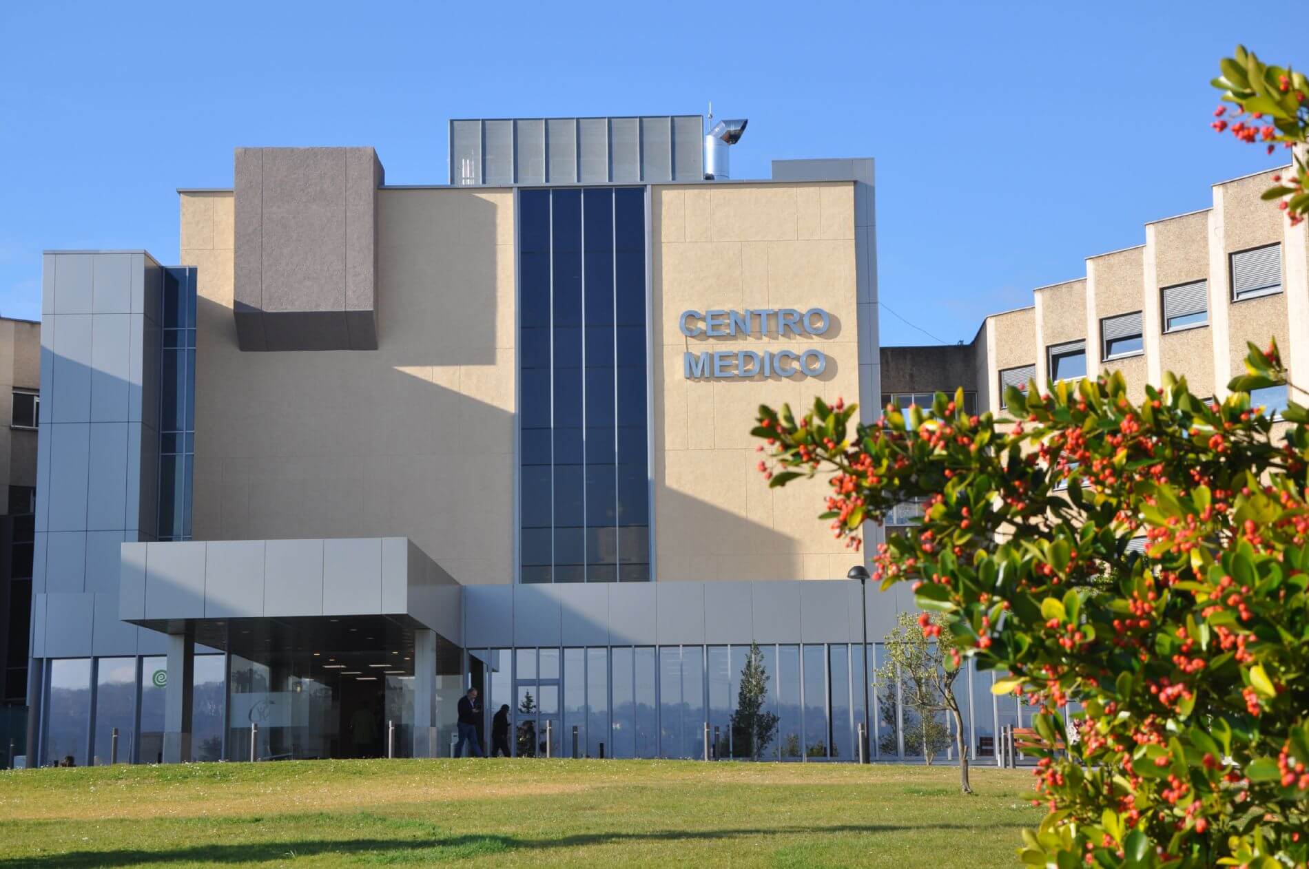 El Centro Médico de Asturias completa su metamorfosis con su nueva fachada